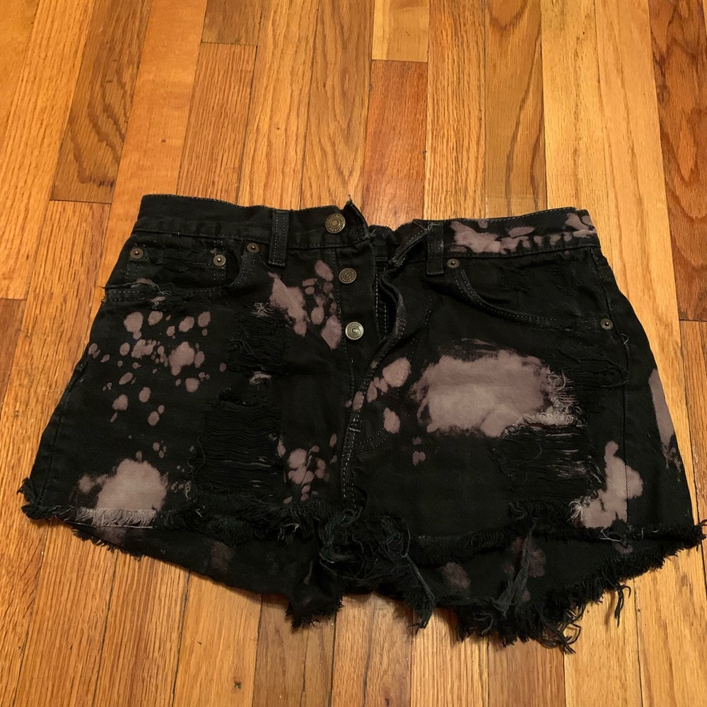 Super Cute Levi’s Black/Tan Women's Denim Shorts